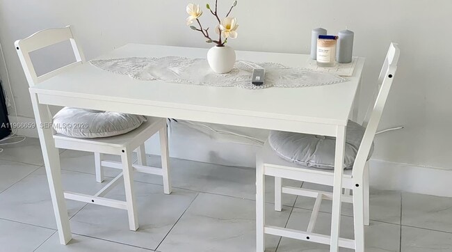 Building Photo - 555 NE 15th St