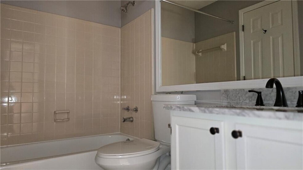 Building Photo - 1313 Red Deer Way
