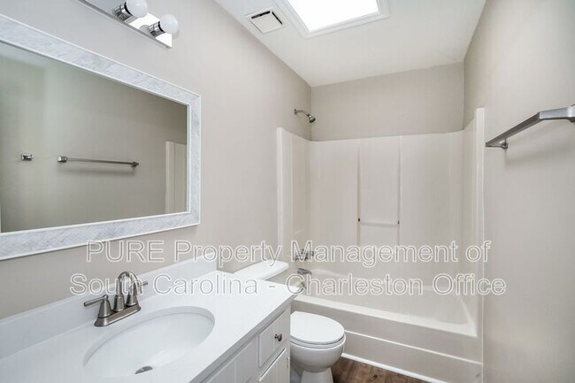 Building Photo - 9506 S Cardinal Dr