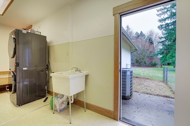 Building Photo - 3Bd/2.25Ba North Bend House