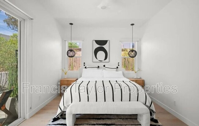 Building Photo - 1042 Alexandra Ln