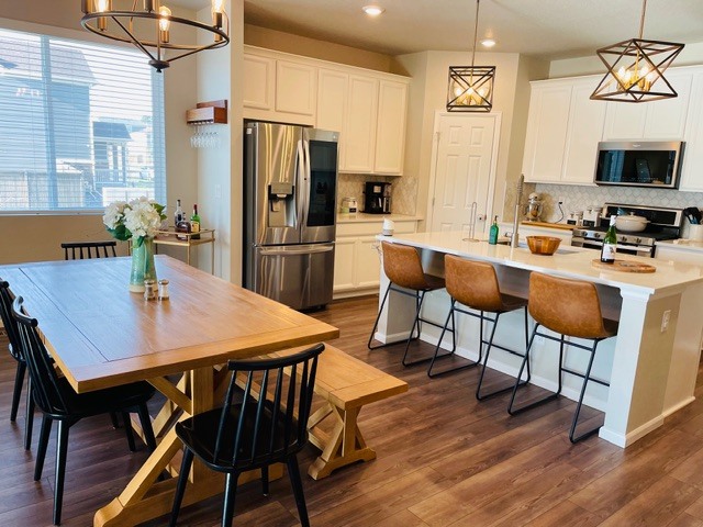 Building Photo - 13564 House Finch St