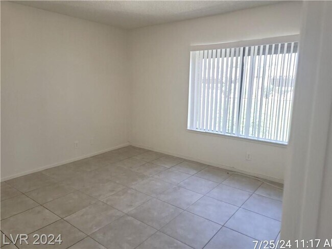 Building Photo - FANTASTIC SINGLE-STORY TOWNHOME JUST MINUT...