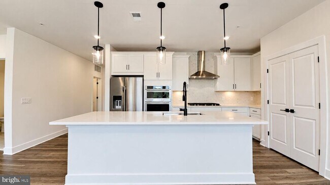 Building Photo - 1121 Fortune Terrace