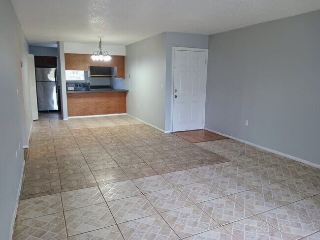 Building Photo - Grove Park Condo