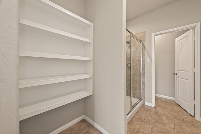 Building Photo - 2510 Meerstad Ln