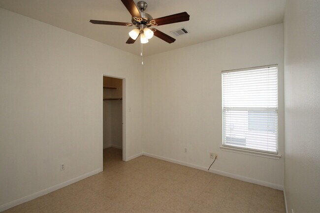 Building Photo - 2817 Southampton Way