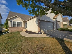 Building Photo - Spacious 4 Bedroom Duplex in North Normal with Pool Access