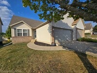 Building Photo - Spacious 4 Bedroom Duplex in North Normal ...