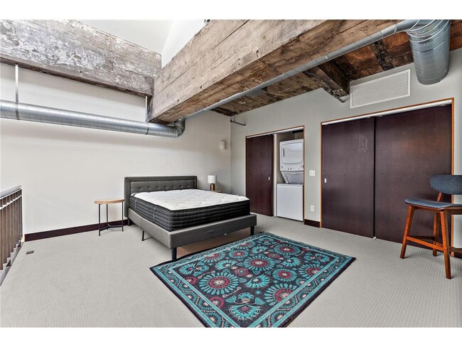 Building Photo - 214 4th St E