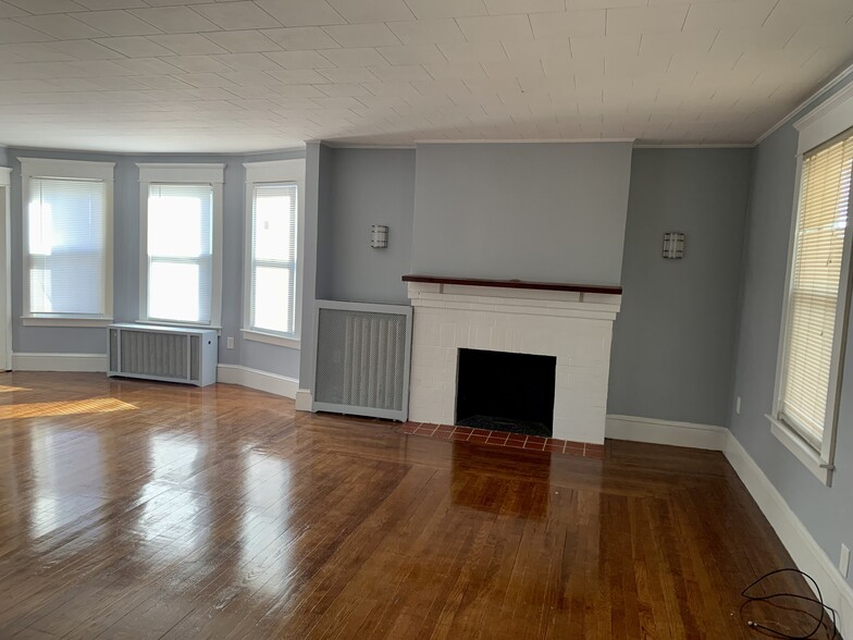 Building Photo - 366 Hillside Ave