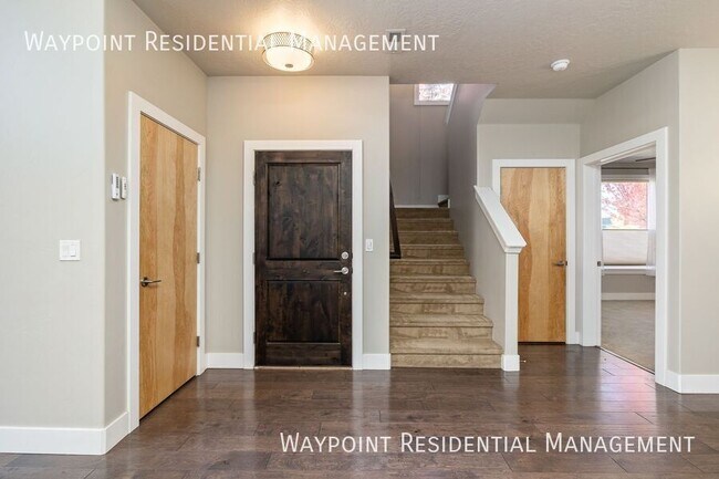 Building Photo - 1415 E Lone Creek Dr