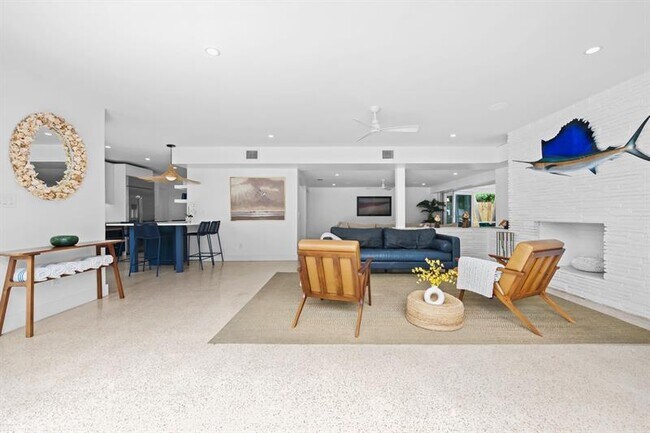 Building Photo - 1524 Bayview Dr