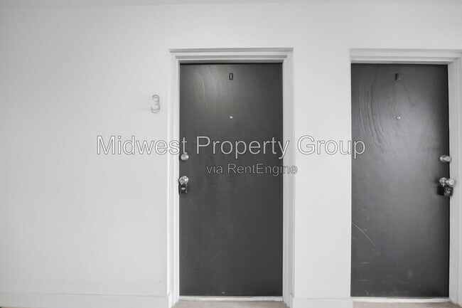 Building Photo - 2501 S Big Bend Blvd