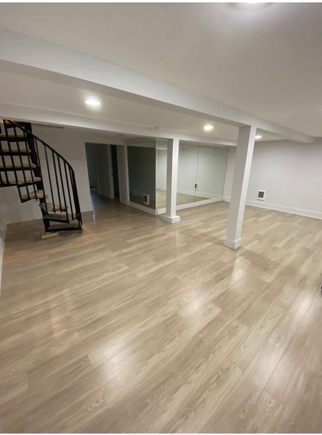 Building Photo - Newly Renovated 3 Bedroom in Renton Highlands