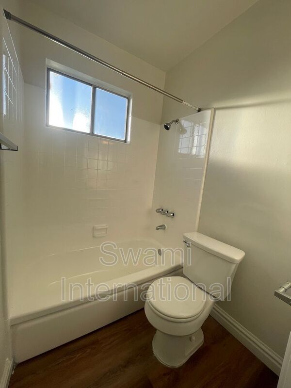 Building Photo - 10970 S Figueroa St