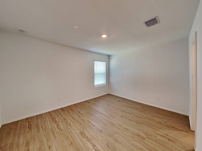 Building Photo - 24023 Laurel Farms Dr