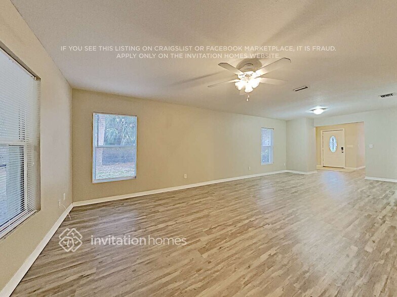 Building Photo - 2401 Granada Cir E