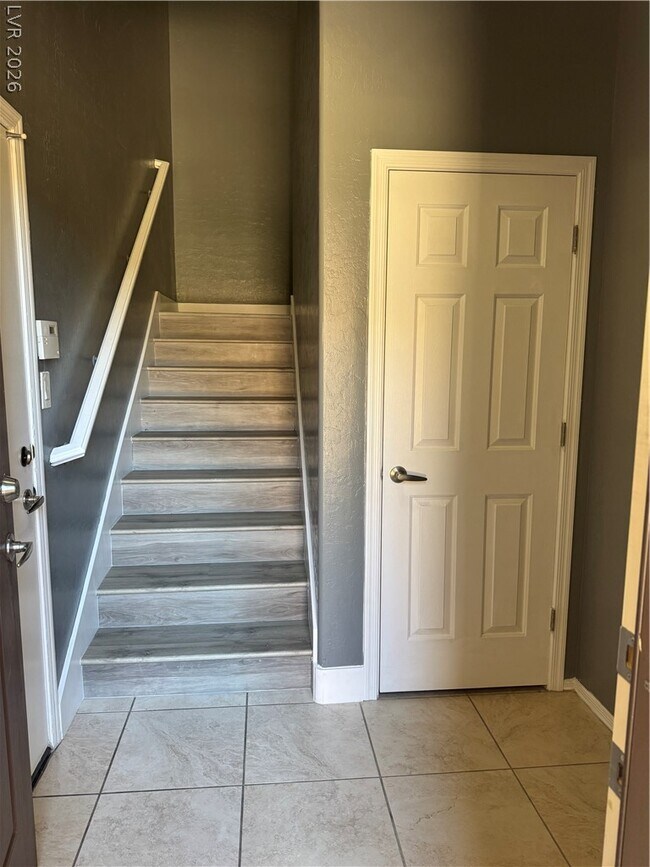 Building Photo - 6868 Sky Pointe Dr