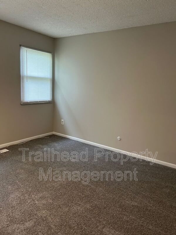 Building Photo - 1035 NW 70th Ct