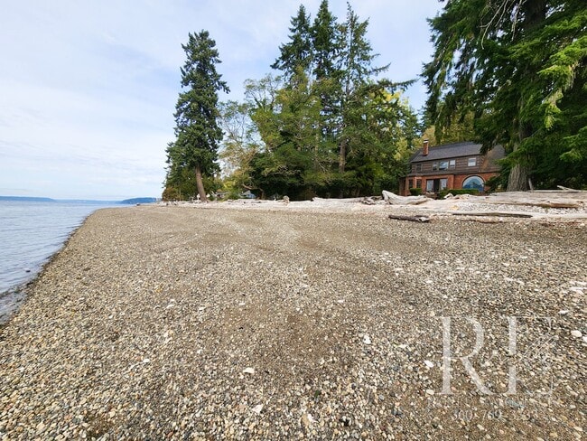 Building Photo - Waterfront Tudor | Private, Vintage Charm with Casita