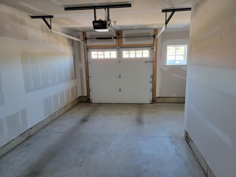 Building Photo - 3 Cobblestone Ct