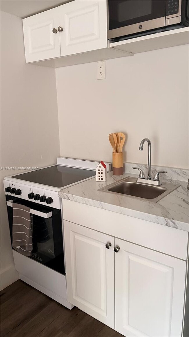 Building Photo - 2900 Bird Ave