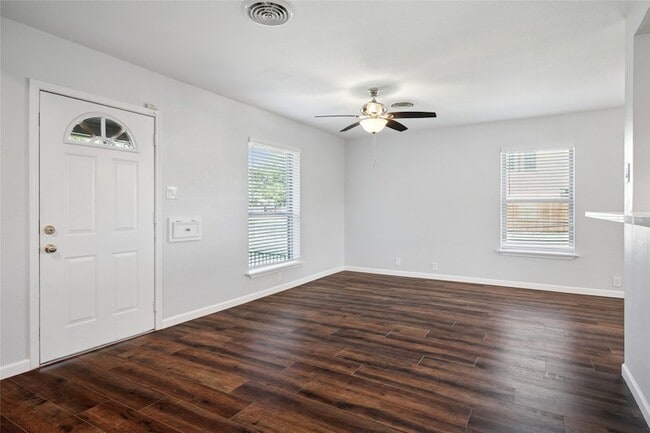 Building Photo - 9982 Chireno St