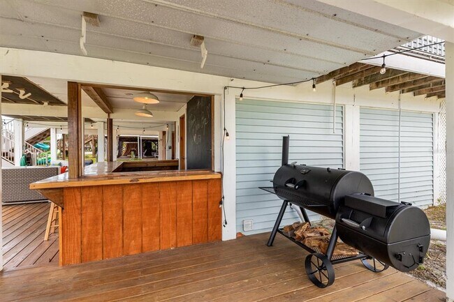 Building Photo - 9750 LITTLE GASPARILLA Is