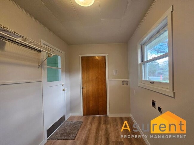 Building Photo - Freshly Renovated 2-Bedroom, 1-Bath Duplex in Ashland