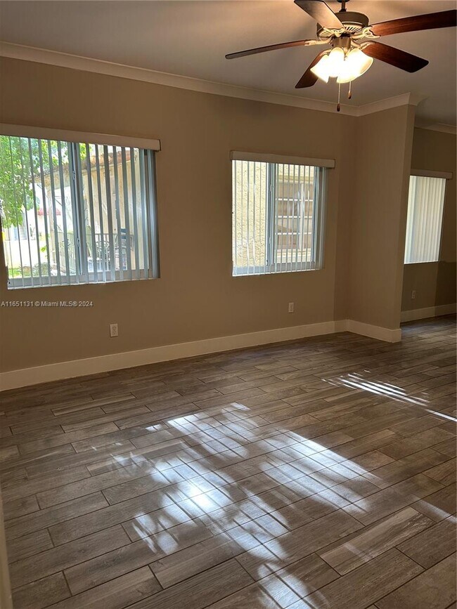 Building Photo - 222 Sidonia Ave