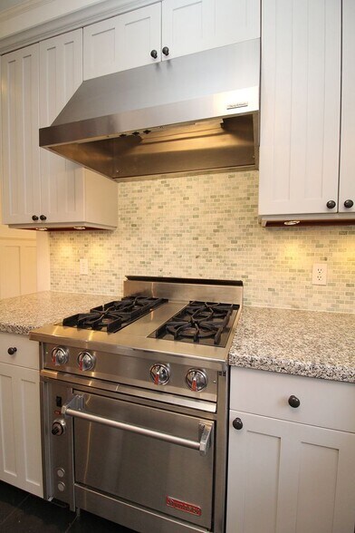 Building Photo - 816 NE Laurelhurst Pl