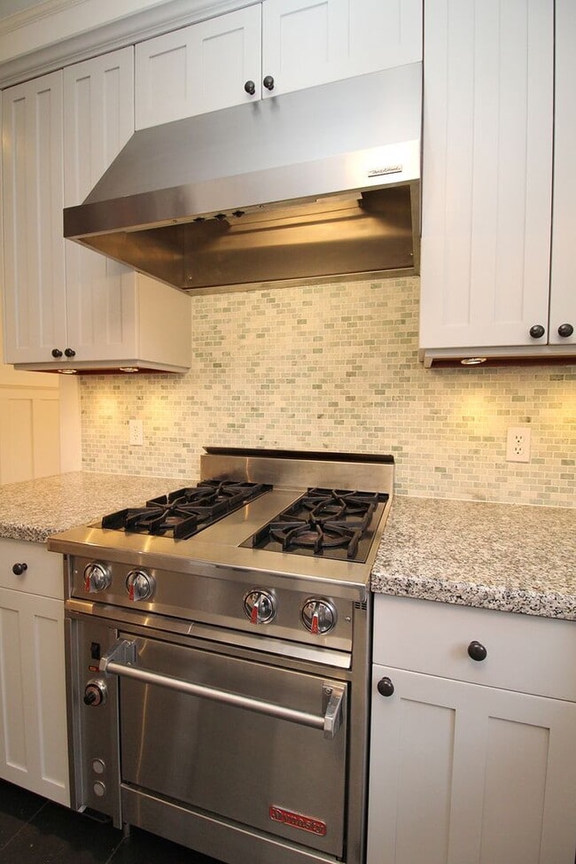 Building Photo - 803 NE Laurelhurst Pl