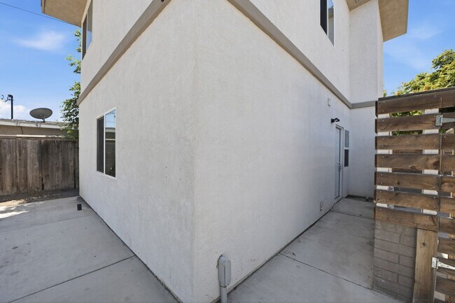 Building Photo - 6271 Mary Ln Dr
