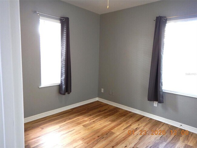 Building Photo - 1220 SW 1st Ave