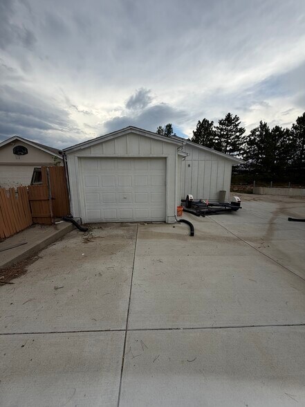 Building Photo - 755 Gardenia St