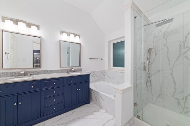 Building Photo - 3323 Shadowfern Dr