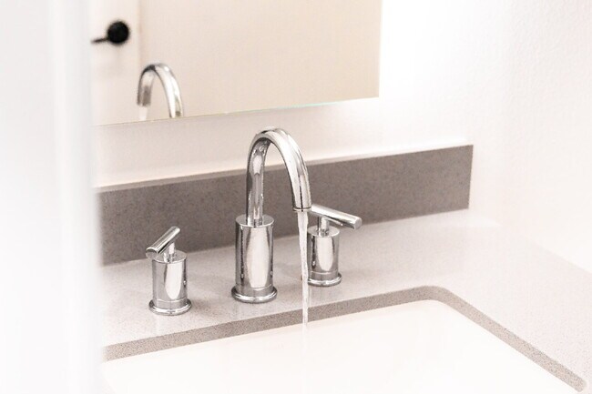 Building Photo - Stylish Furnished Loft Steps from Downtown