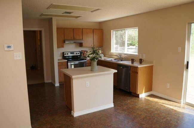 Building Photo - 2704 Vinson Ct