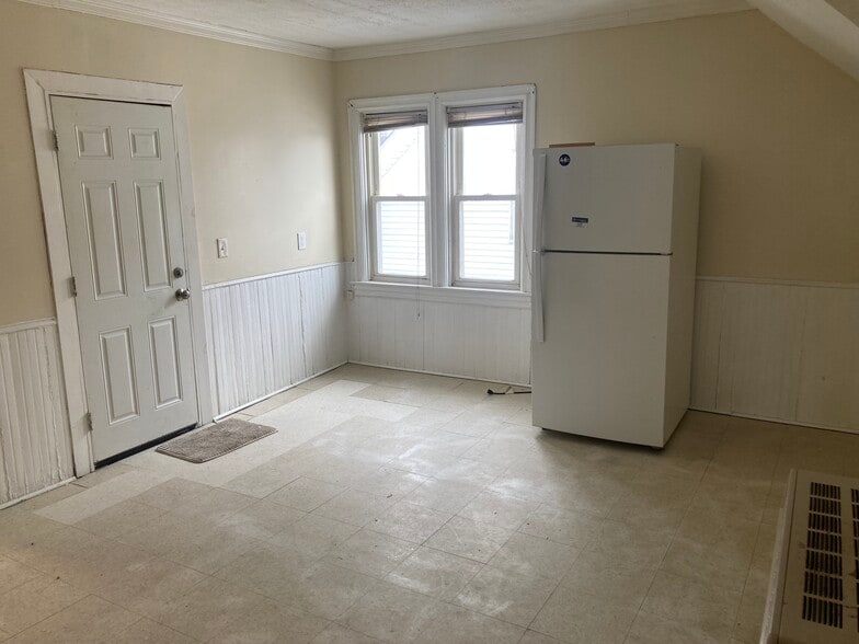 Building Photo - 509 Chalkstone Ave