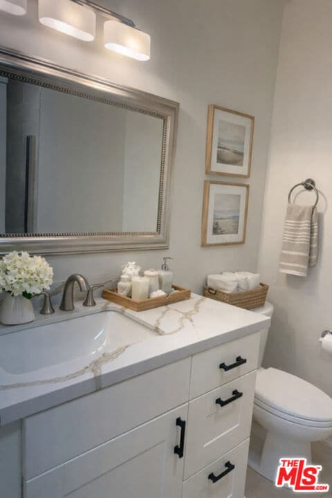 Building Photo - 1242 S Barrington Ave