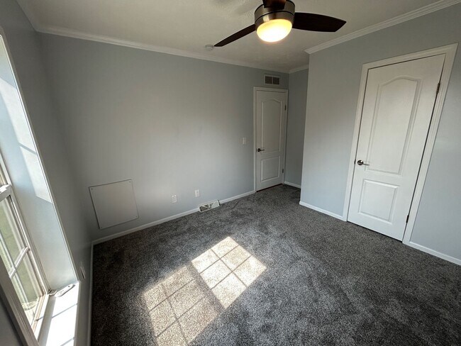 Building Photo - Leicester - Immaculate home on 3/4 acre