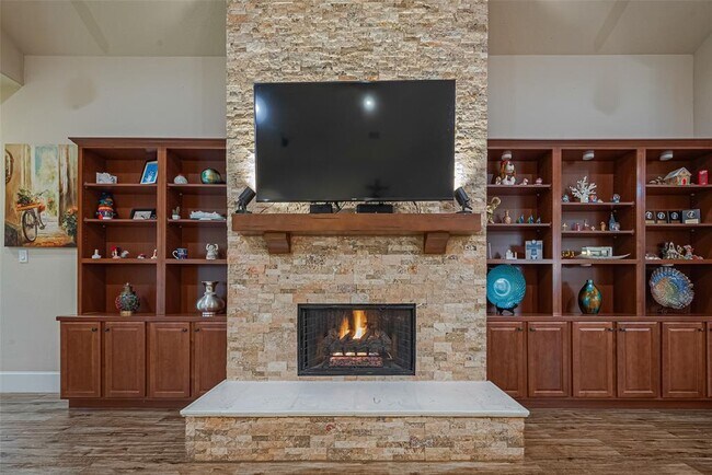 Building Photo - 25618 British Pine court