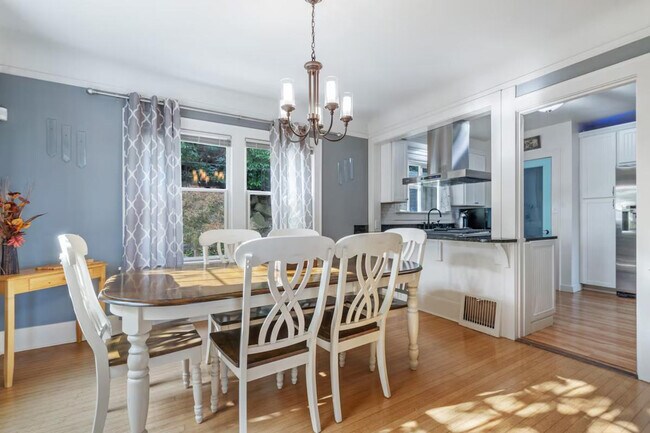 Building Photo - 1514 Bigelow Ave N