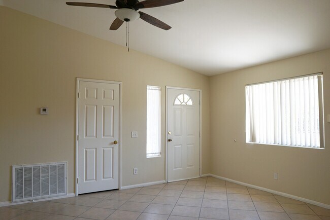 Building Photo - 52205 Avenida Velasco