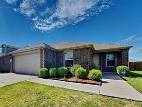 Building Photo - 407 Plum Dr