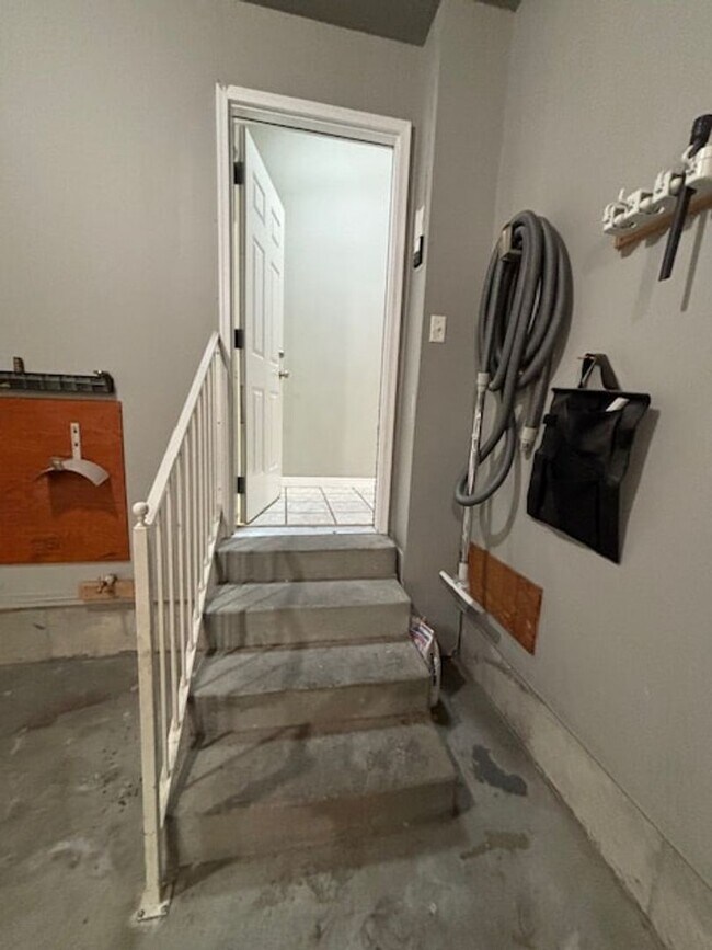 Building Photo - 2BR Apartment Close to Daybreak Marina and...