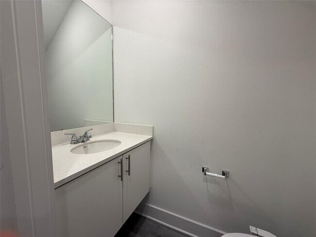 Building Photo - 9644 Habitat St
