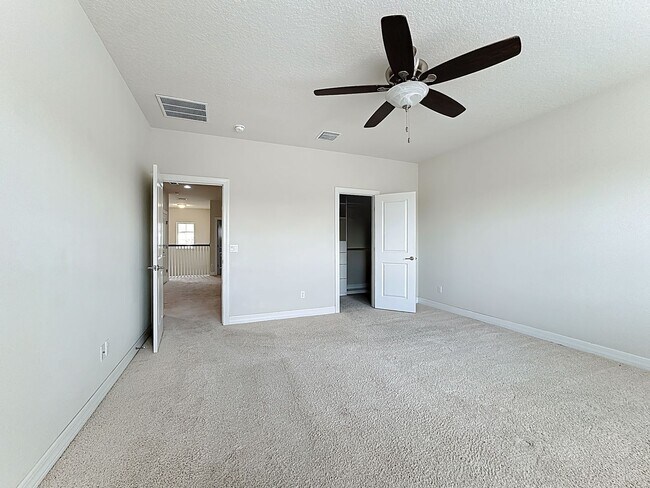 Building Photo - Executive Home with 5 bedrooms / four 1/2 ...