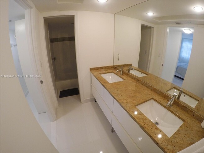Building Photo - 6917 Collins Ave